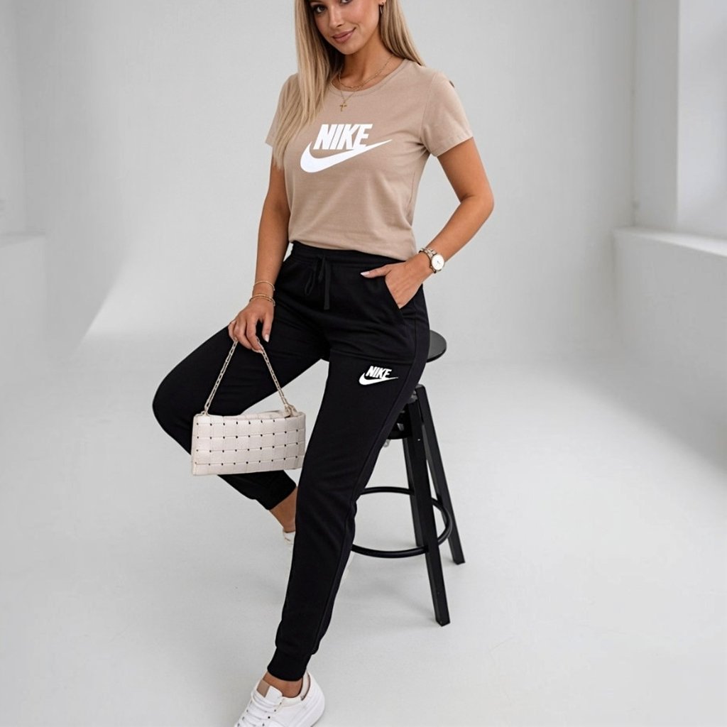 Damski komplet sportowy Nike