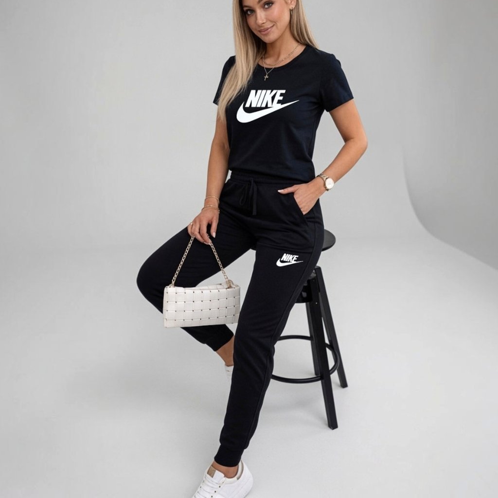 Damski komplet sportowy Nike