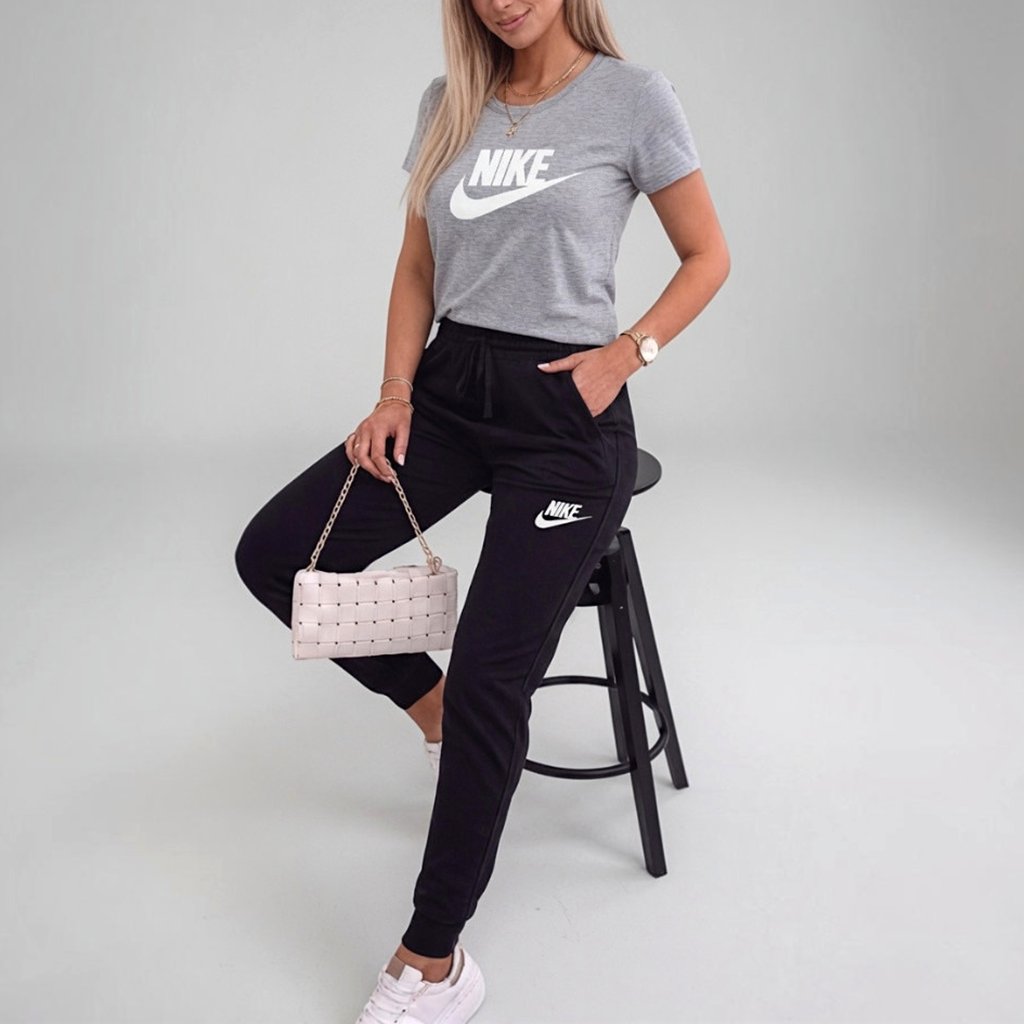 Damski komplet sportowy Nike